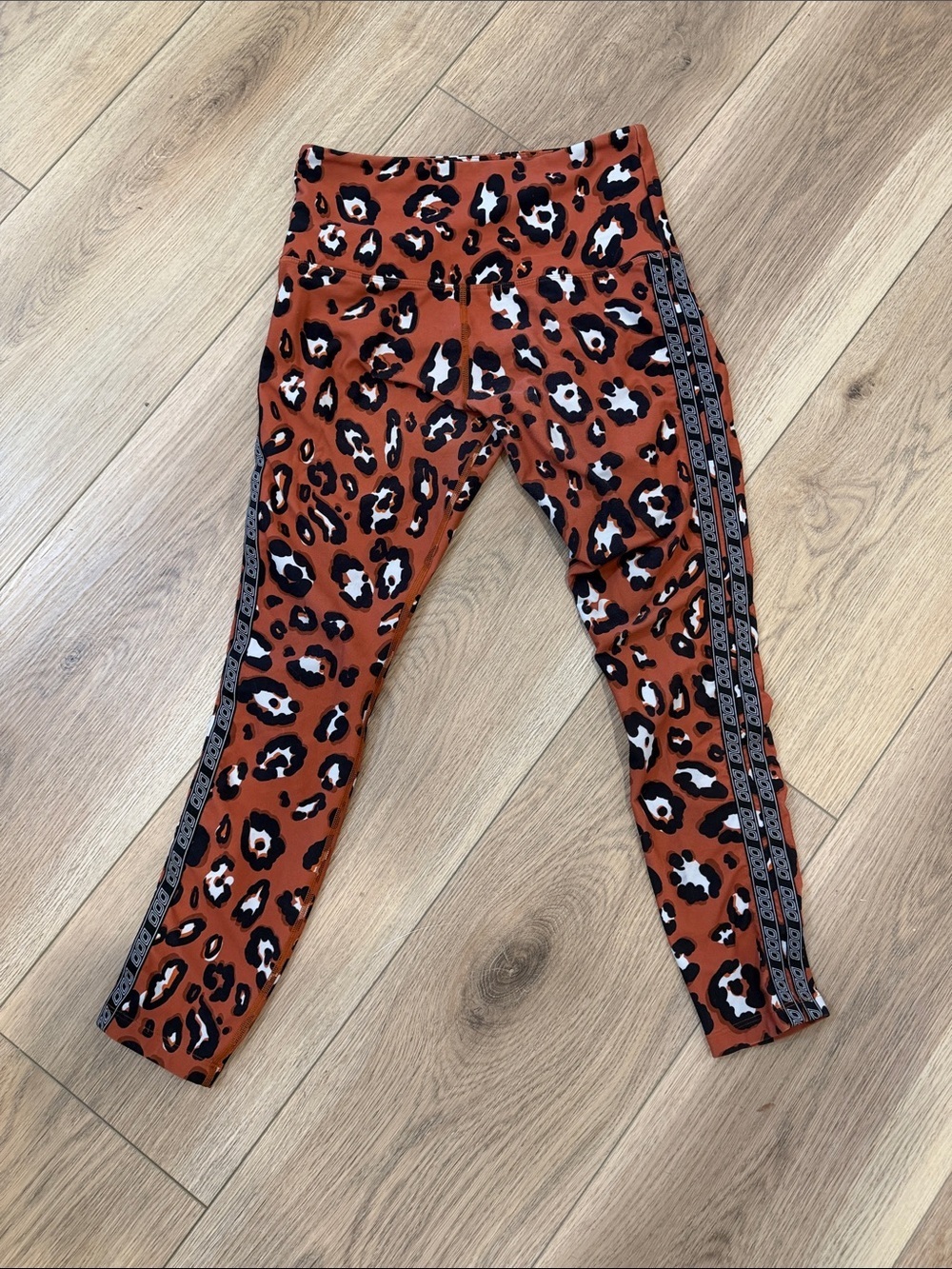 Lorna Jane Animal Print Cropped Leggings Size Small